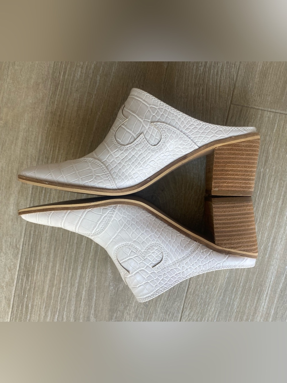 BEAST FASHION White Croc-Embossed Leather Mule Boots with Stacked Heel size 9 - Picture 1 of 12